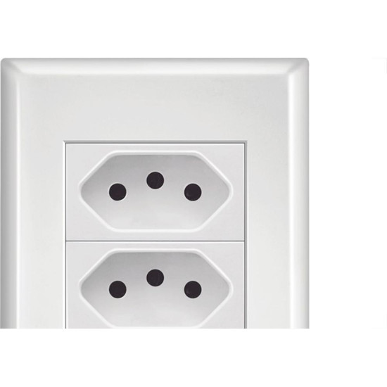 Conjunto Fame Evidence 4X2 Branco Com Placa (3Tomada 20A) Conjunto Fame Evidence 4X2 Branco Com Placa (3Tomada 20A)