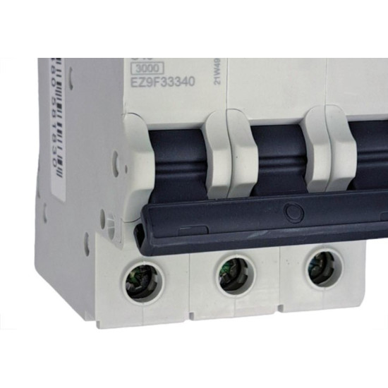 Disjuntor Schneider ''Din'' Tripolar 40A. C Disjuntor Schneider ''Din'' Tripolar 40A. C